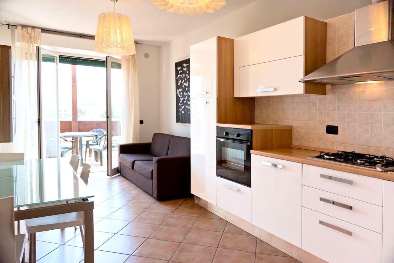 Isa-Apartments 4 Beds In Residence With Swimming-Pool In San Vincenzo, Just 600 Meters From The Sea מראה חיצוני תמונה