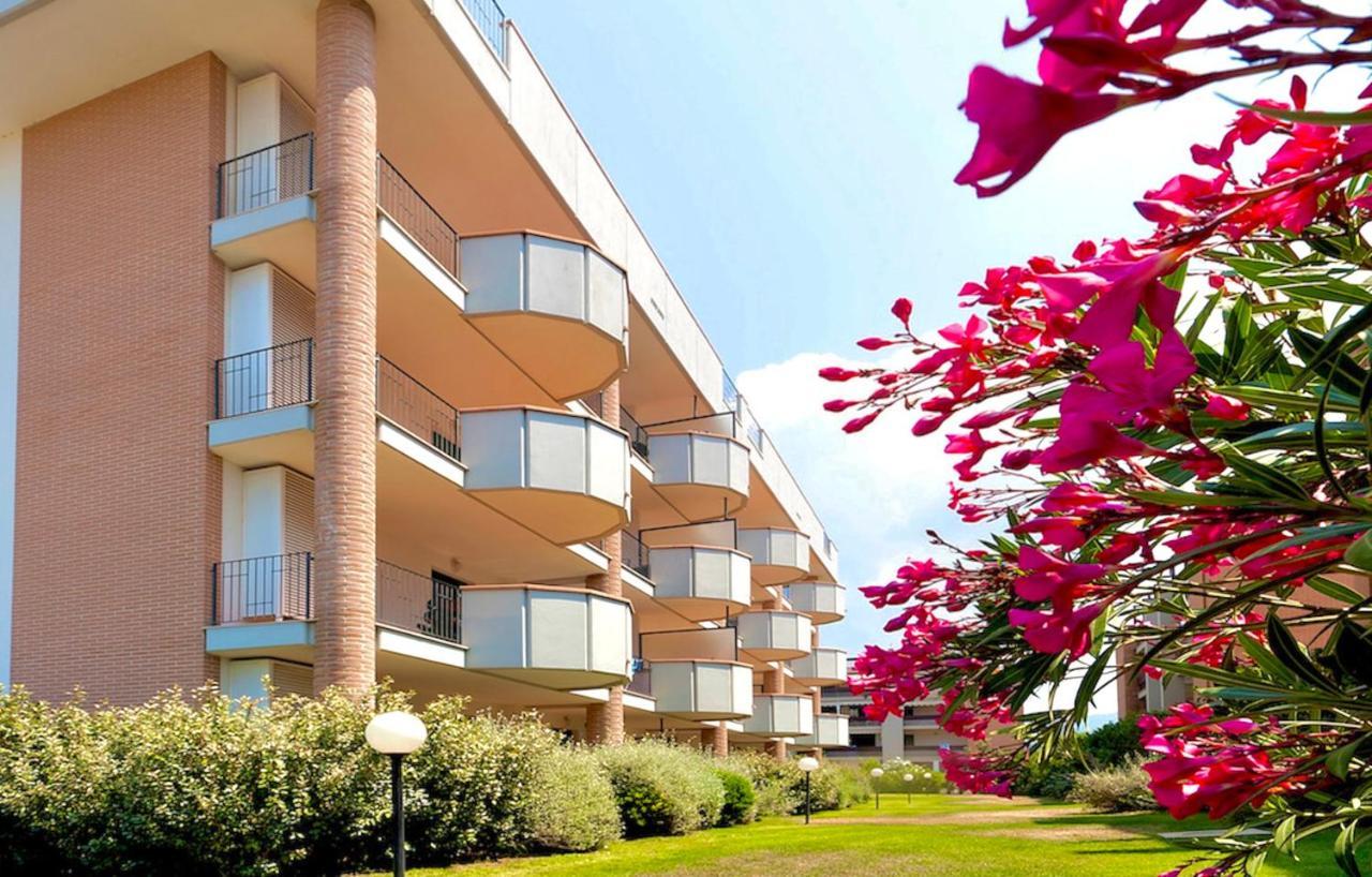 Isa-Apartments 4 Beds In Residence With Swimming-Pool In San Vincenzo, Just 600 Meters From The Sea מראה חיצוני תמונה