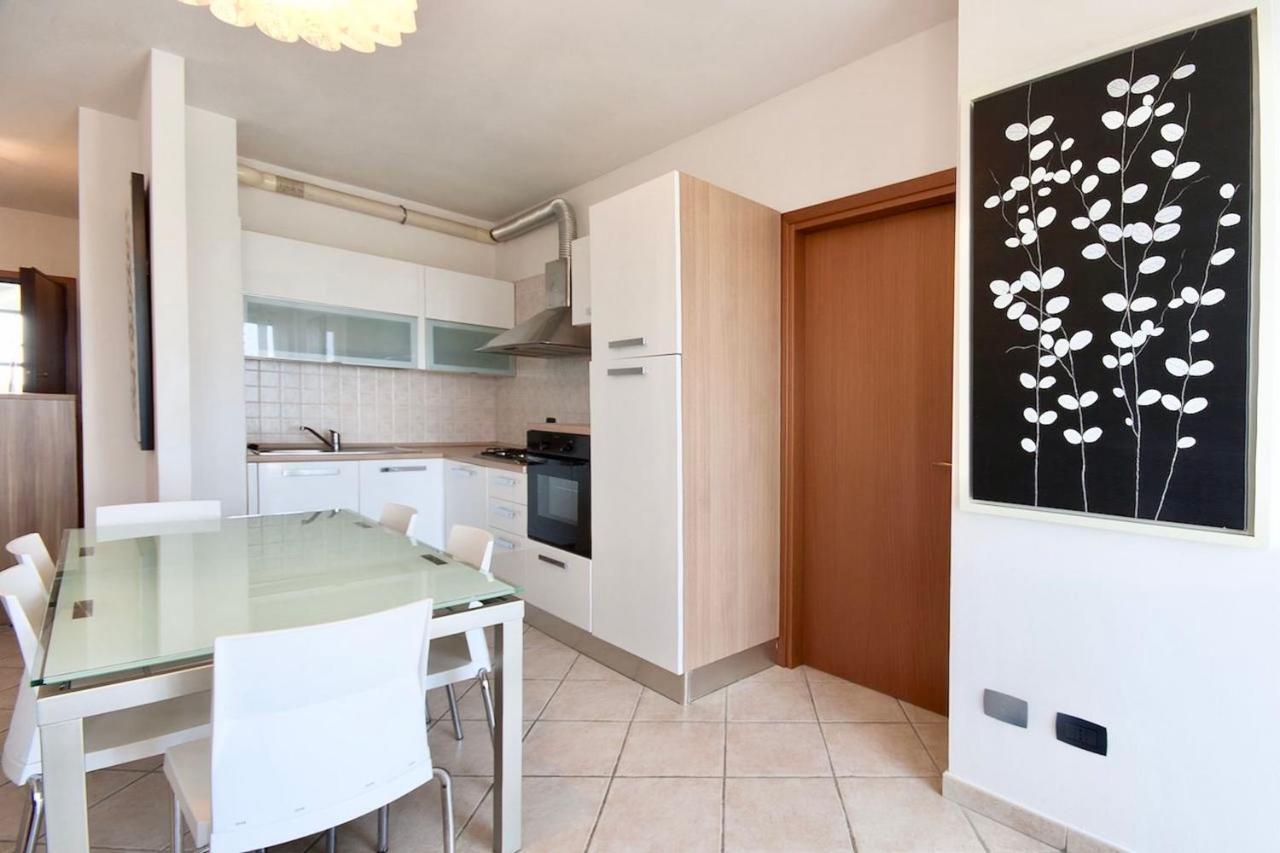 Isa-Apartments 4 Beds In Residence With Swimming-Pool In San Vincenzo, Just 600 Meters From The Sea מראה חיצוני תמונה